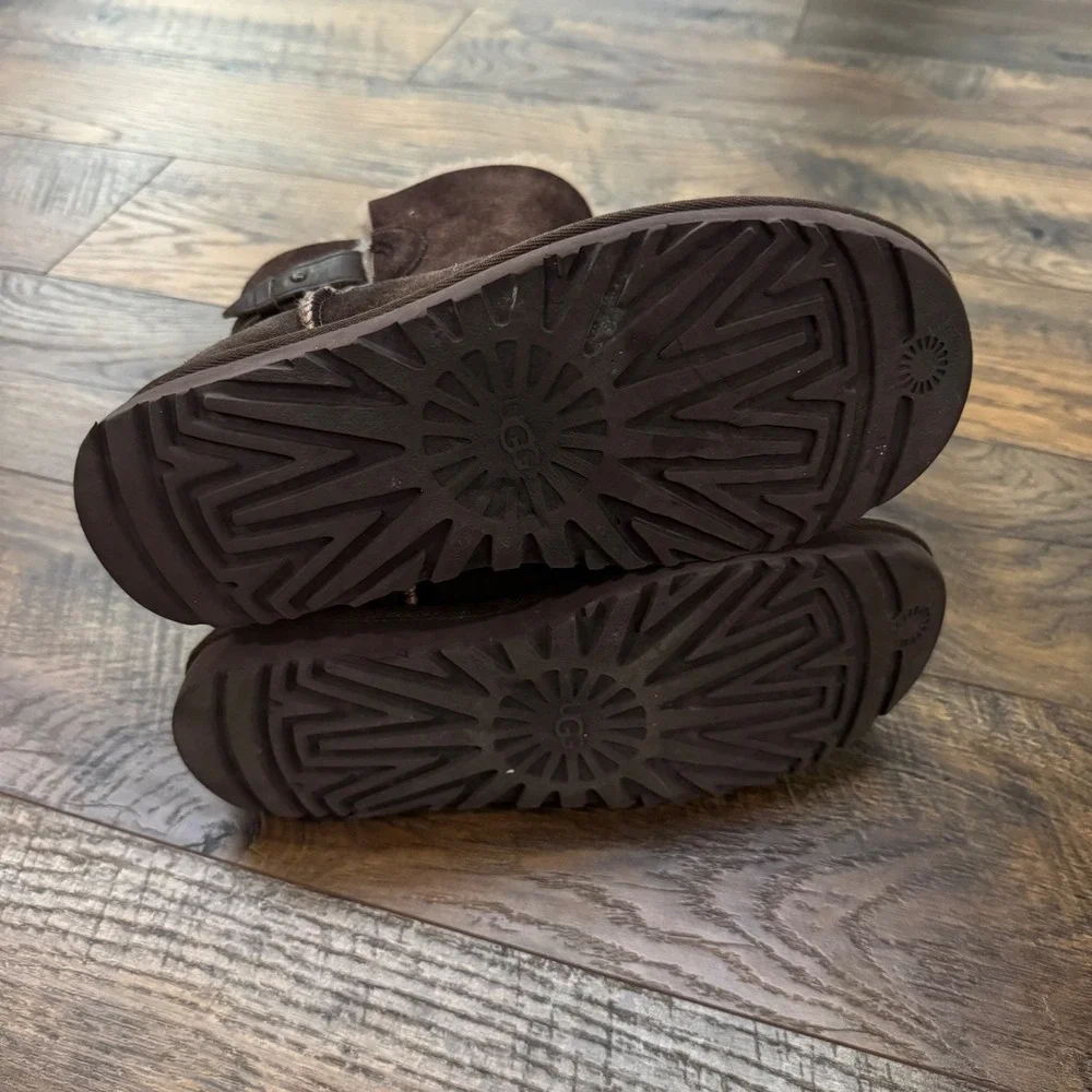 UGG Chocolate Brown Suede Shearling Buckle Boots 1013491 Womens 7 Cabin Comfort